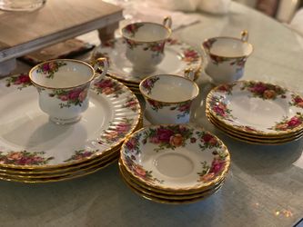 ROYAL ALBERT “Old Country Roses” 20 Piece Set ~ 1962 England