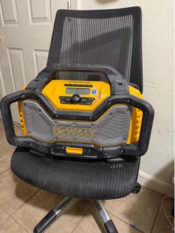 DEWALT 20-volt max Cordless Bluetooth Jobsite radio bluetooth adapter