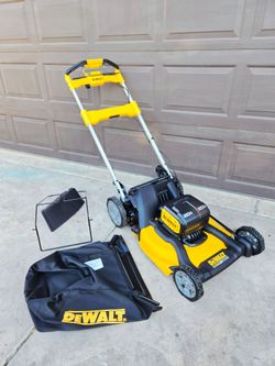 DeWALT 20V XR Self Propelled Lawn Mower