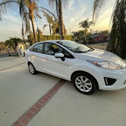2013 Ford Fiesta Auto/4cylinder