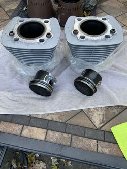 Cylinders and pistons 2000 Harley Davidson   XL 883 custom