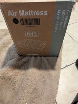 Air mattress (queen) 18 inches height