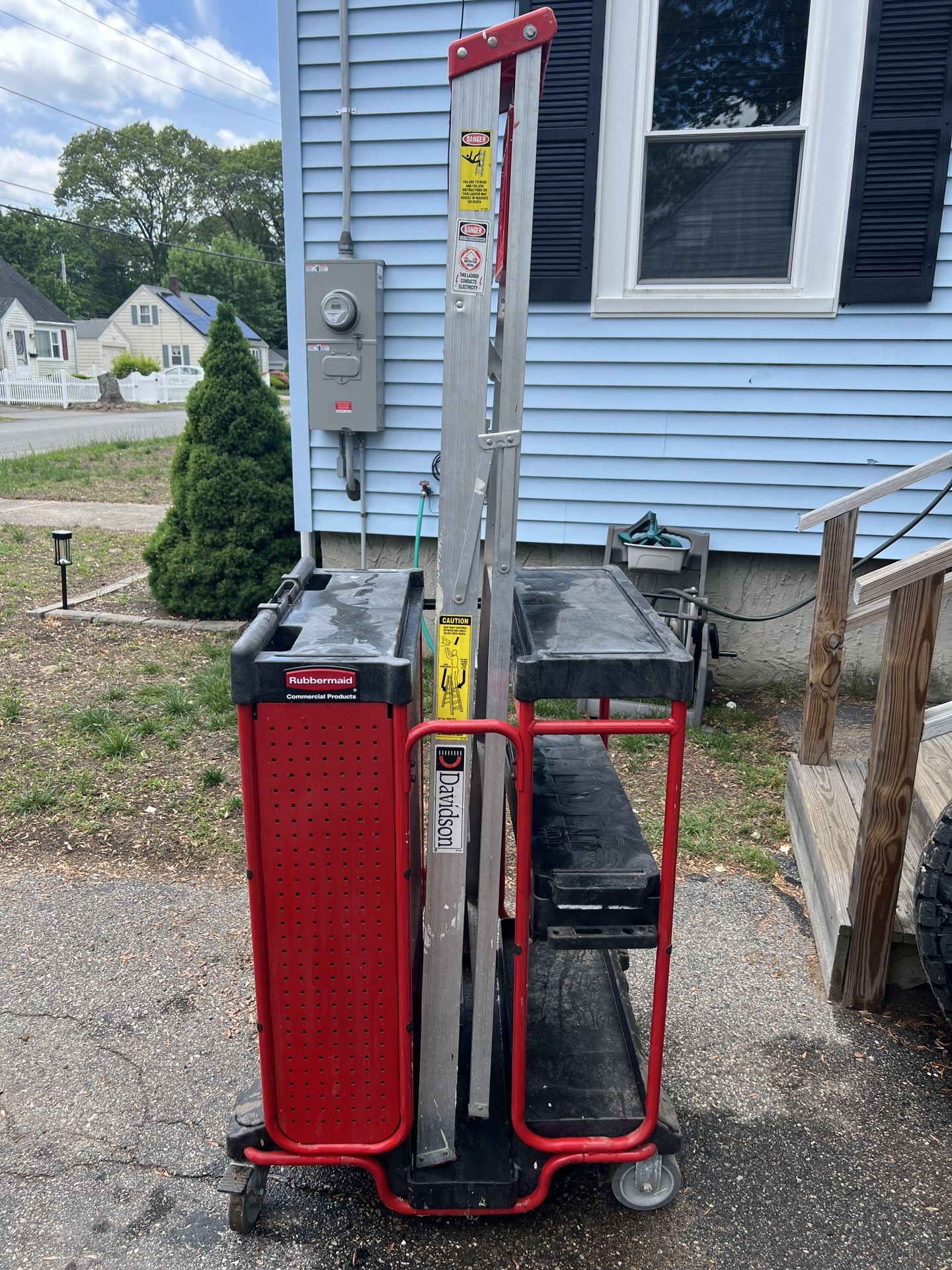 Rubbermaid Commercial Ladder Cart