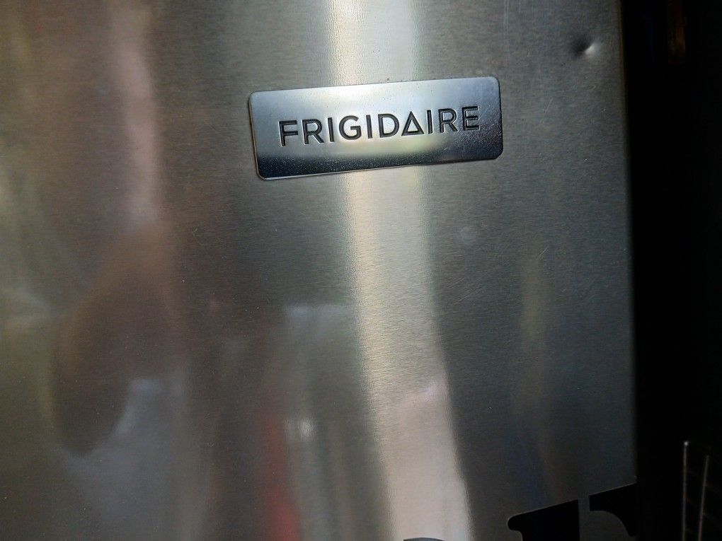 Frigidaire refrigerator 