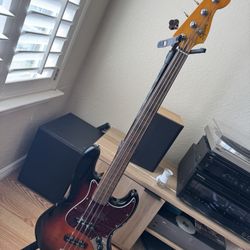 Squier 60s Vibe Fretless Jazz Bass $320 OBO