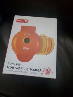 Dash pumpkin mini waffle maker