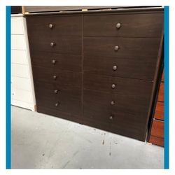12 drawers dresser/ Twelve drawers dresser