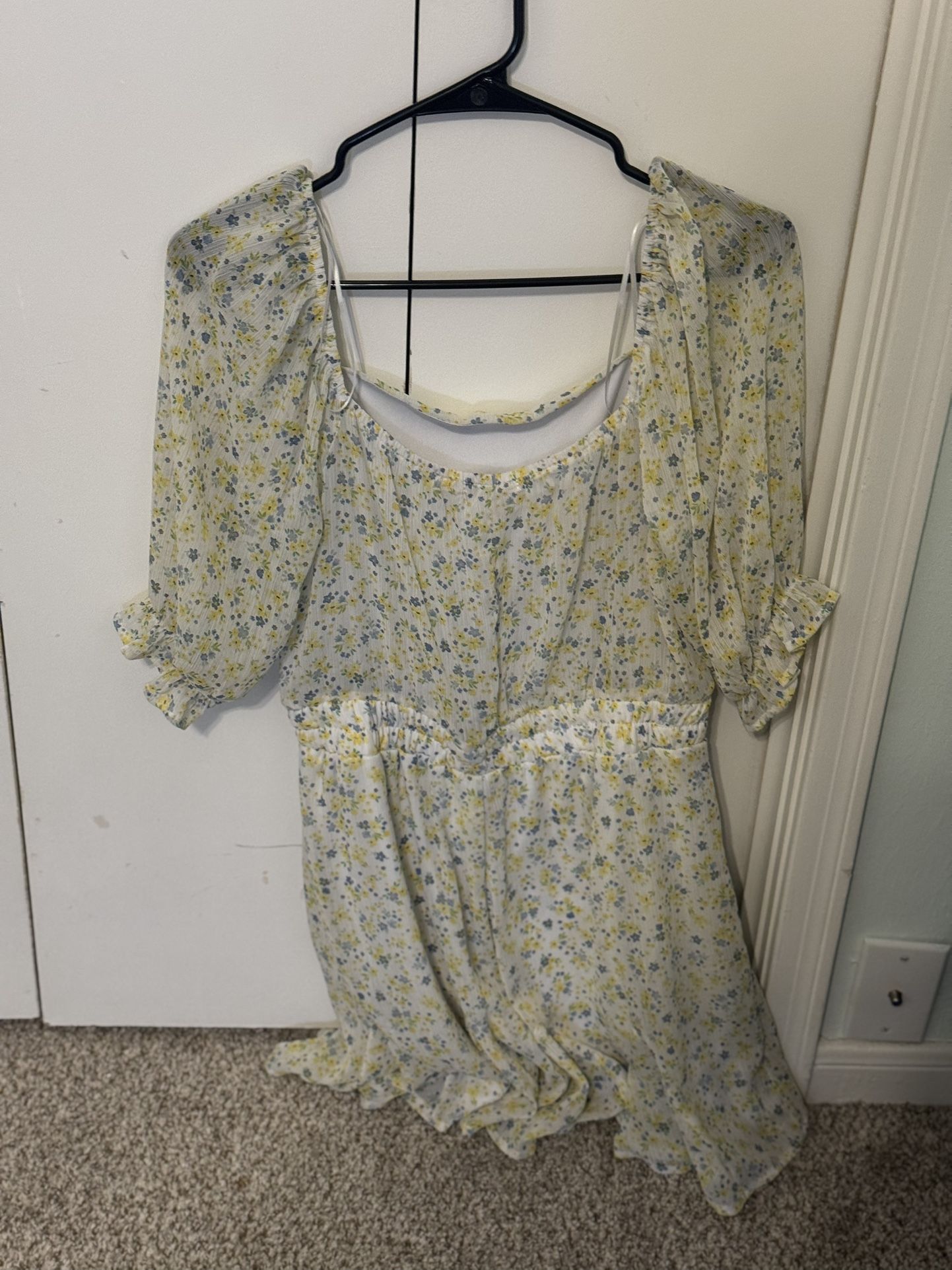Mi Ami Francesca’s Dainty Flower Dress Size Medium Sunny Yellow