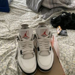 Jorden Retro 4 Size 11 Needs Be Cleaned 