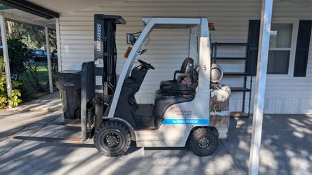 FOR SALE: 2015 Nissan Forklift - 4,000 lbs Capacity - LP Gas