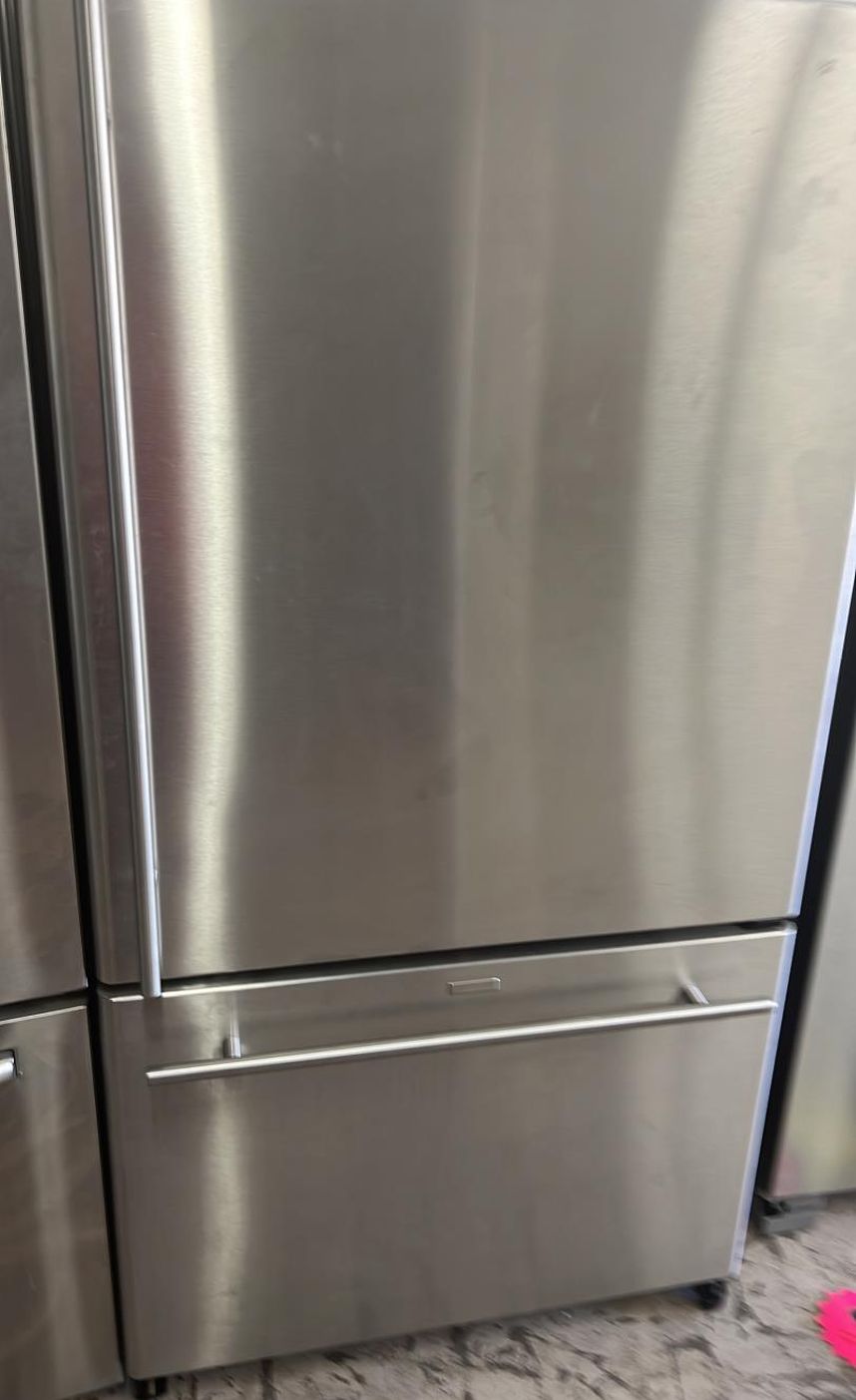 Stylish Stainless Bottom Freezer Refrigerator
