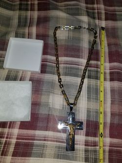 BRAND NEW STAINLESS STEEL NECKLACE AND BIG CROSS