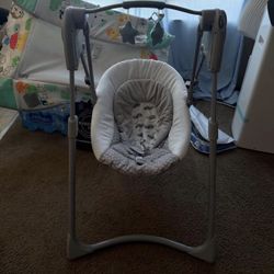 Graco Slim Spaces Baby Swing 