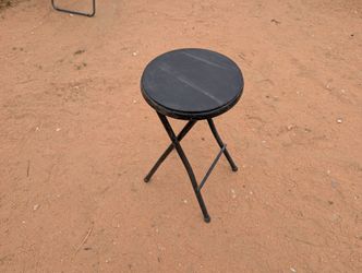 table fold up medium about 12in round.