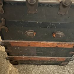 Oversized Army Chest