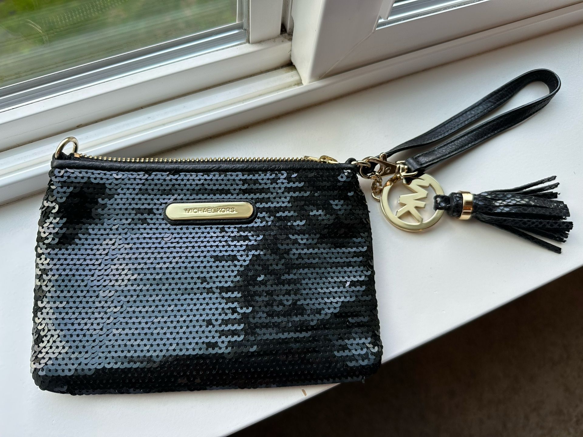 Michael kors Sequins Wristlet- New 