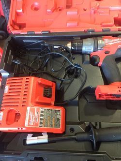 Milwaukee 1/2 hammer drill/driver kit 18v