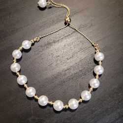 Pearl gold toned adjustable bracelet