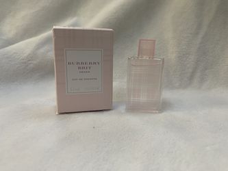 Burberry mini travel size perfume .15 fl oz