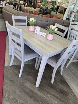 🤍 Cute 5pc Dining Set 🍭 2930 Niles St 