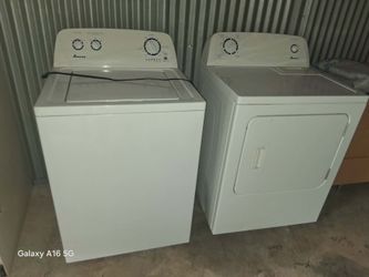 White Amana Electric Washer Dryer Set