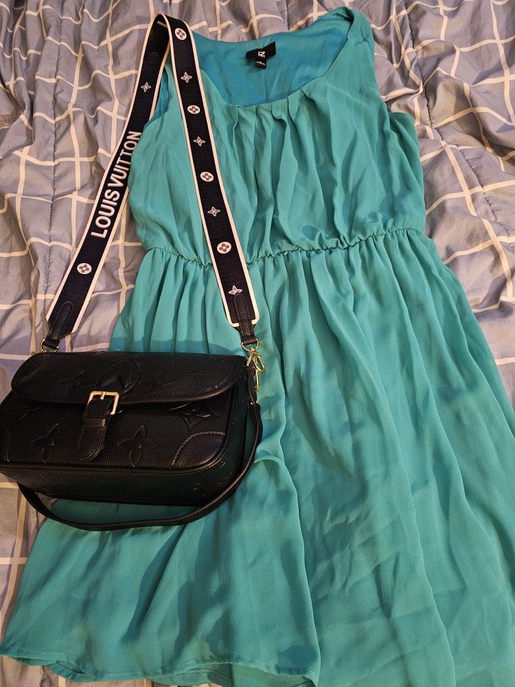 $30🎀Beautiful TEAL 👗 Pleated DRESS. 👗Size L-$30🎀