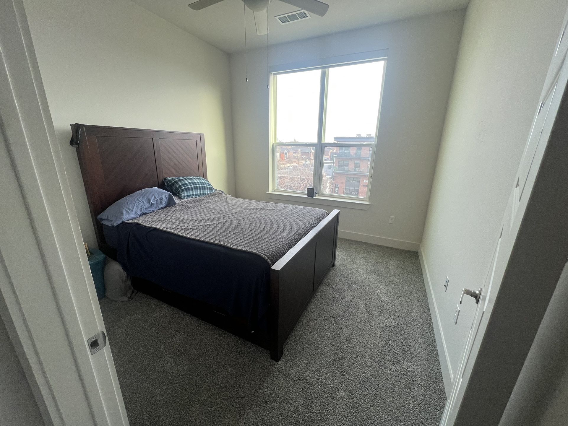 Modern Queen Size Bed Frame With Four Drawers