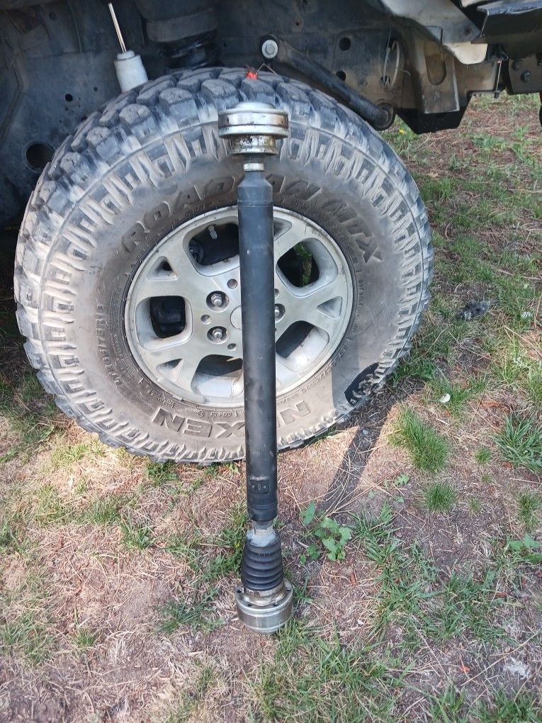 Heavier Duty Front Drive Shaft Came Off Of A 99 Jeep Cherokee Laredo Matches Factory Connections
