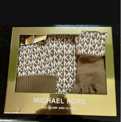 Michael Kors Hat, Scarf And Glove Set !!!!!