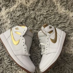 Air Jordan 1 Retro High OG Metallic Gold Womens Size 8 White FD2596 107