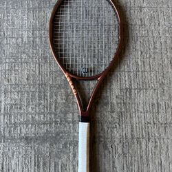 Wilson Pro Staff Team V14 Tennis Racquet