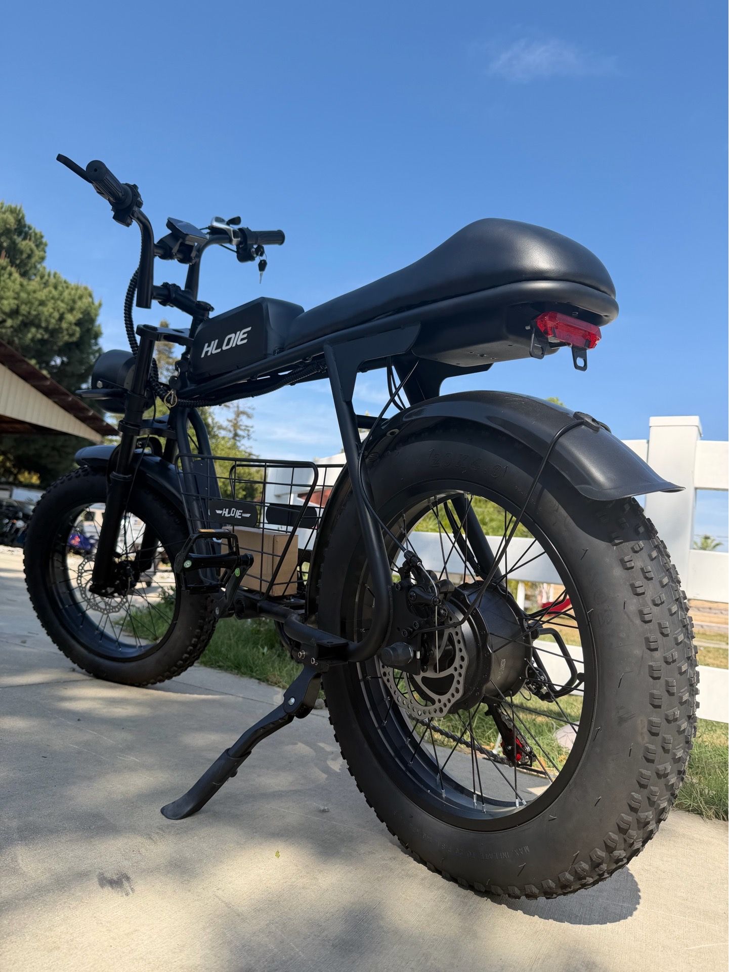 Fat tire e-bike ๐