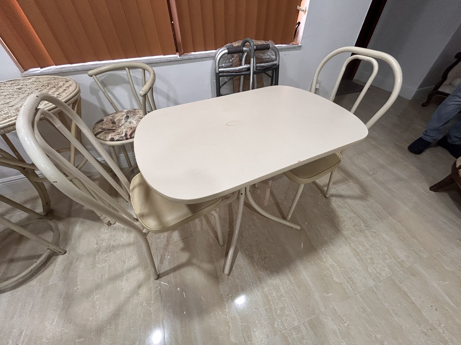 Dining room Table