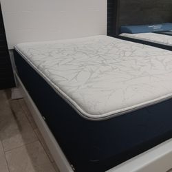 *Summer Closeout Sale*---Renaissance Glossy White Queen/King Bed Frames---Limited Inventory!!!---Delivery Available👌