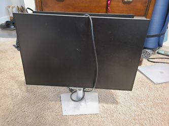 Dell WFH Desk Bundle: 3 Monitors & Performance Dock