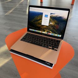 Apple 13" MacBook M1 Chip 8GB Ram 256SSD! 90 day warranty! We offer financing!