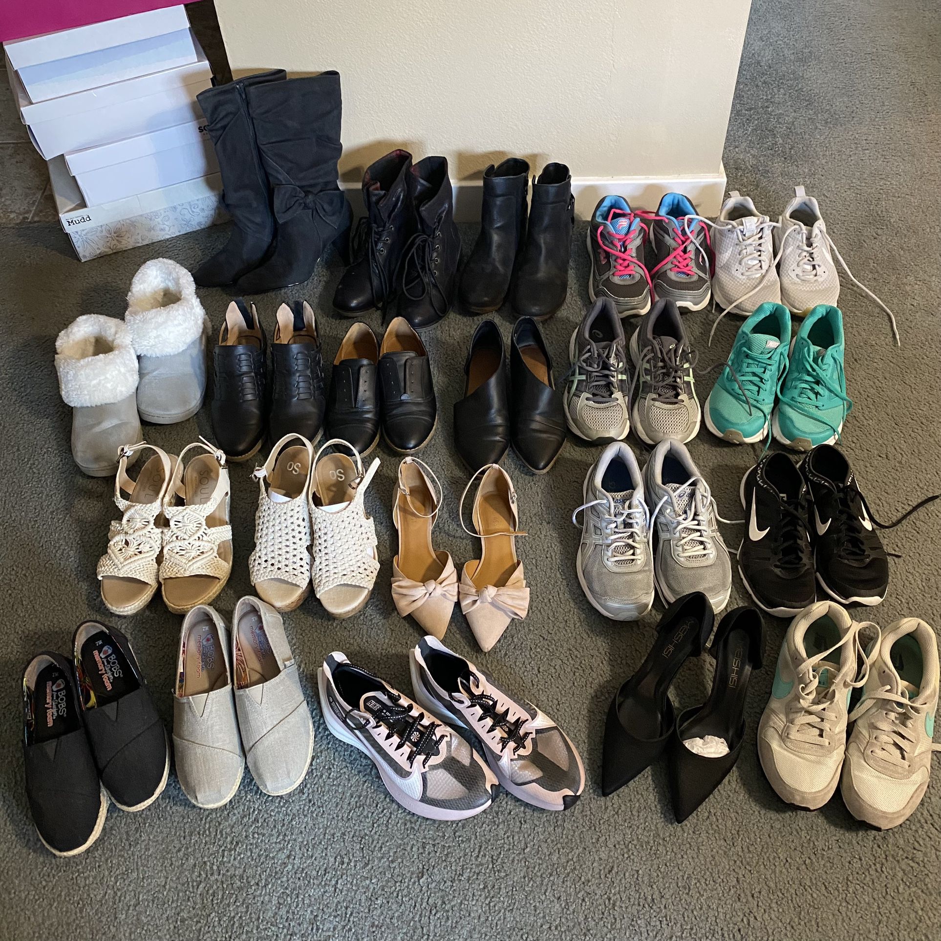 Lot of 21 pairs of women’s size 7, 7.5, 8 heels, sneakers, boots, Bobs, Nikes, reseller lot