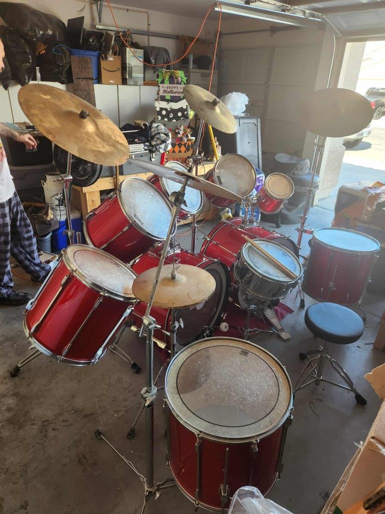 10 Piece Pearl Drum Set