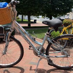 Giant Brand Women Bike