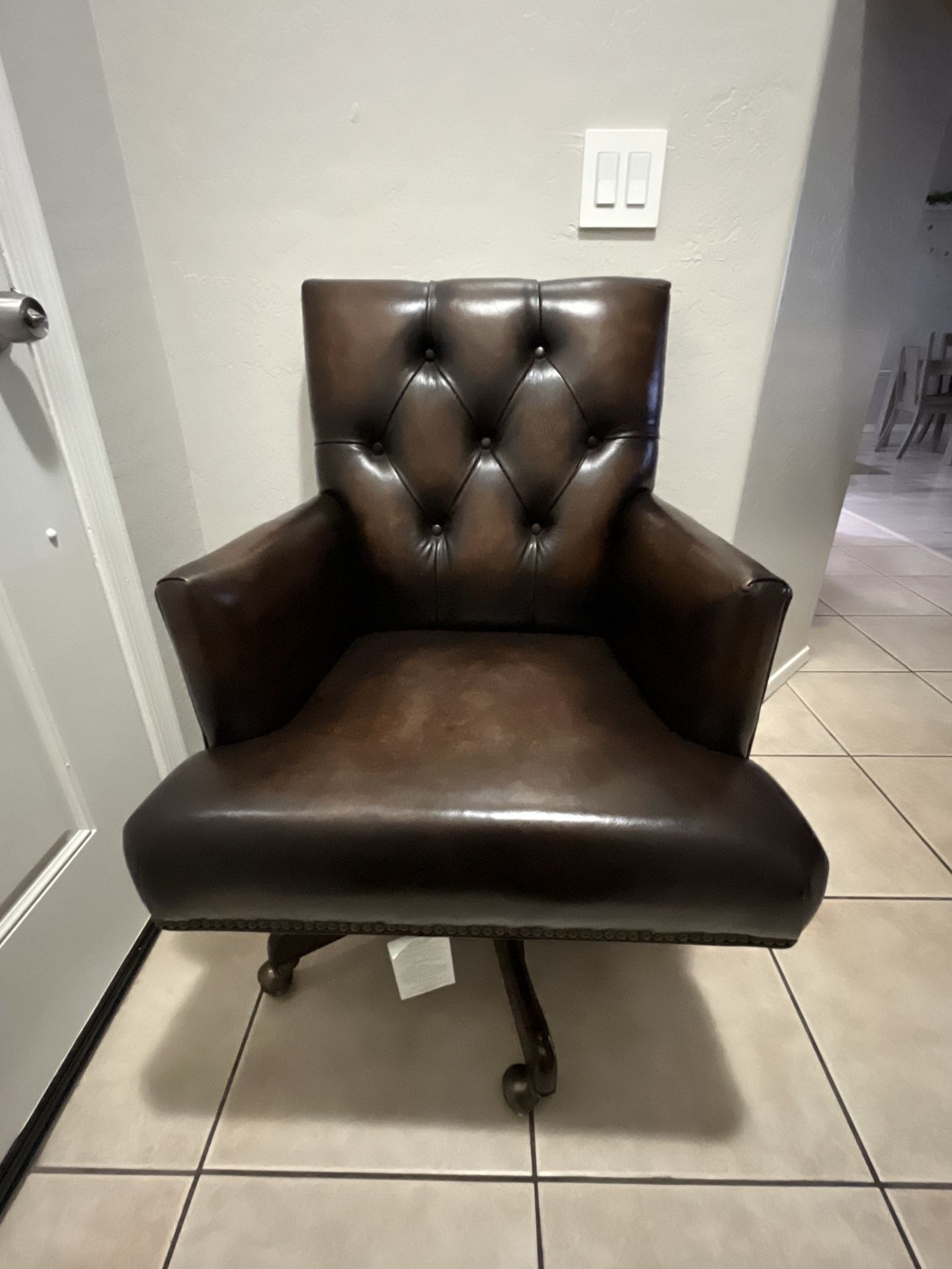 Hooker Furniture Sedona Executive Swivel Chair - Brown Leather, Tufted, Minor Scuff - Good Condition