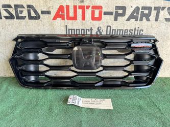 2023 - 2024 - 2025 HONDA PILOT TRAILSPORT FRONT BUMPER GRILLE OEM AY67837 w/camera