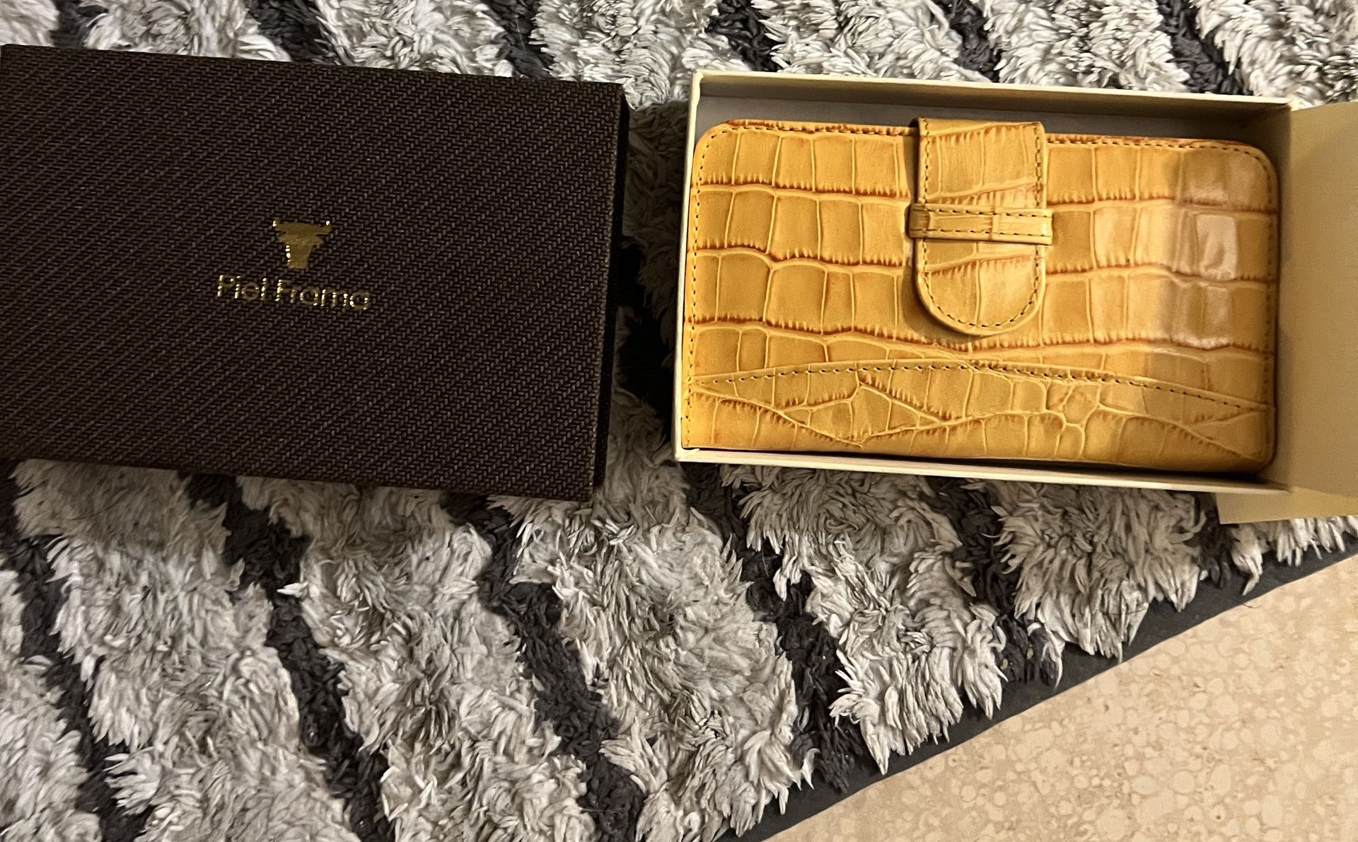 Brand New piel Frama Phone Case