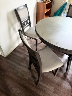 Round Dining Table with 4 Chairs