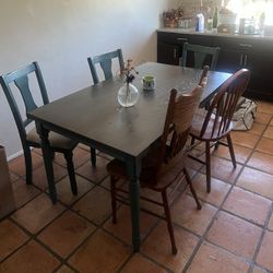 Table and chairs/barstools 