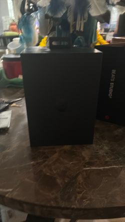 Beats in black