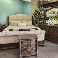 DISPLAY SALE!!! 4-PC King Bedroom Set/ Bedframe, Nightstand, Dresser & Mirror 
