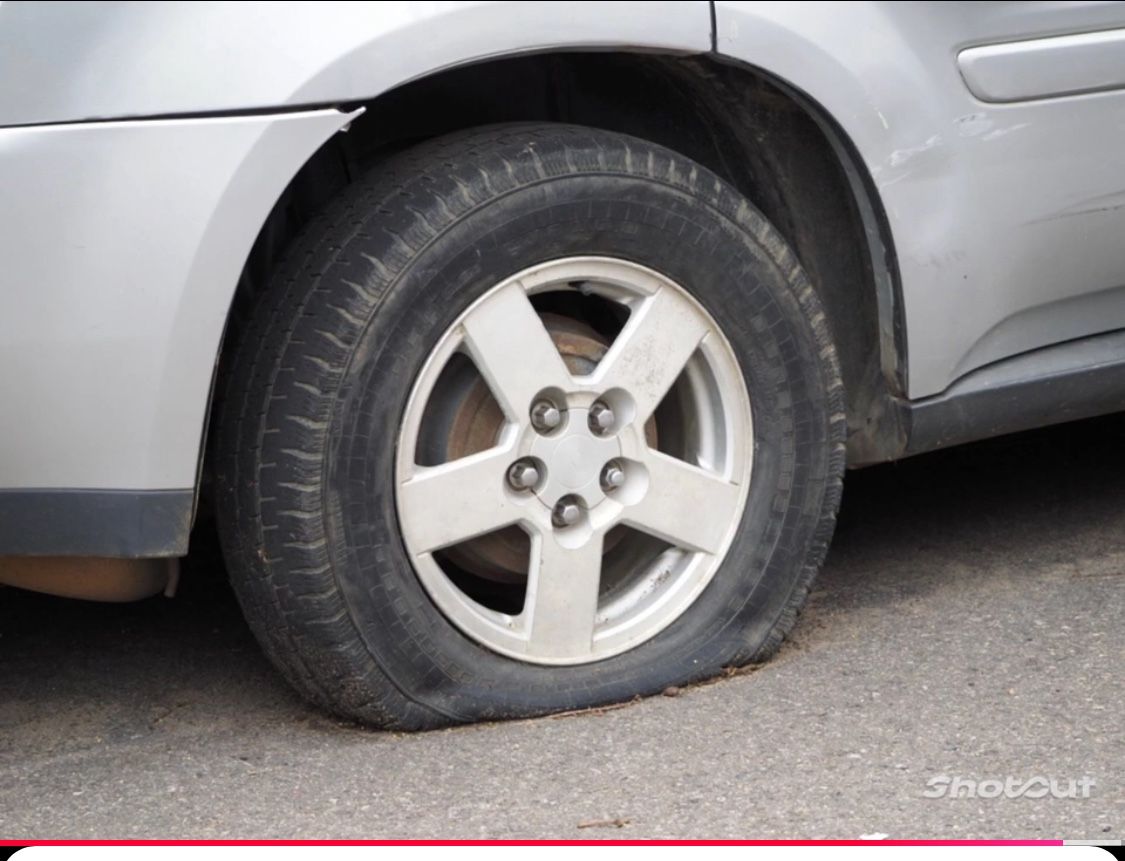 Servicio De Poner Refacción O Cambiar Llantas Donde Se Quede Ponchado , Roadside Service.(contact info removed)