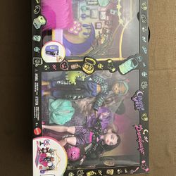 Monster High Draculaura Clawdeen Creepover Party Doll Playset