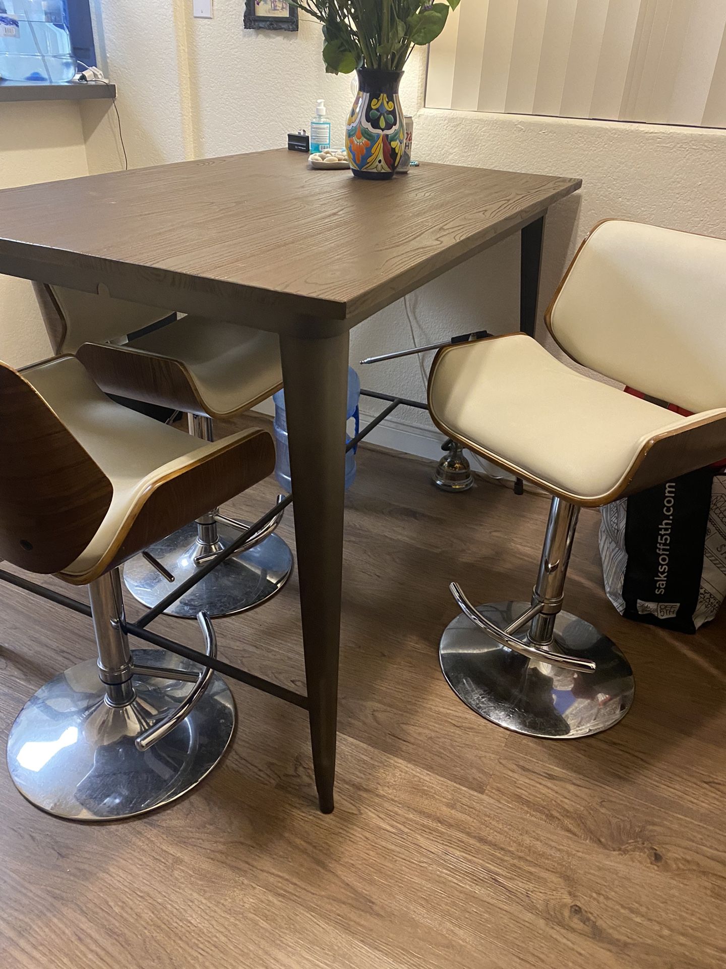 Dinning Table Stool Like In The Picture But New In Box 200$