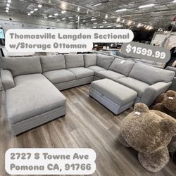 Thomasville Langdon Sectional With Storage Ottoman 
